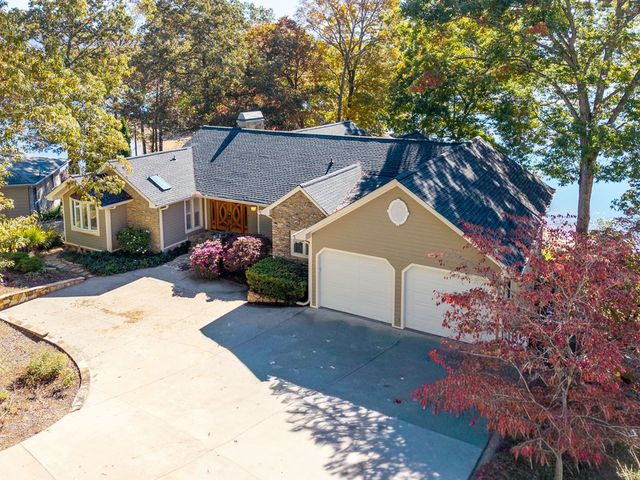 1370 Heathers Cove Circle, Hiawassee, GA 30546