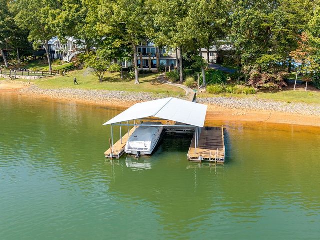 1370 Heathers Cove Circle, Hiawassee, GA 30546