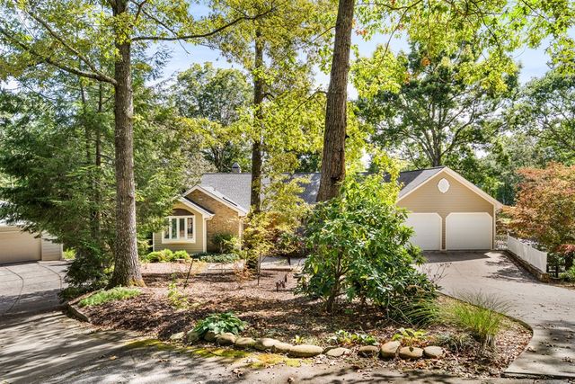 1370 Heathers Cove Circle, Hiawassee, GA 30546
