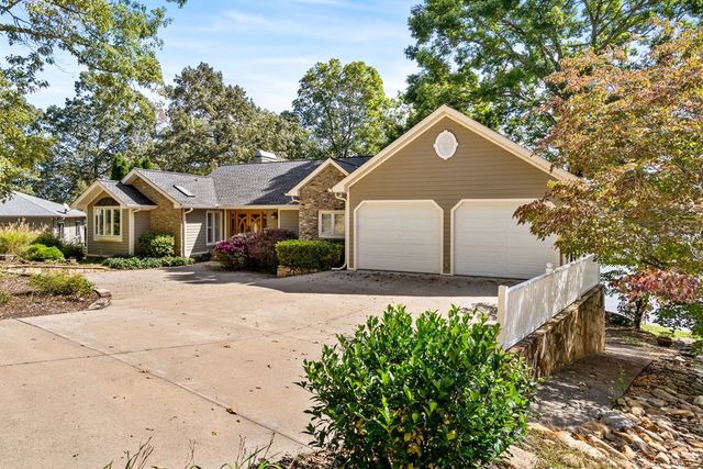 1370 Heathers Cove Circle, Hiawassee, GA 30546