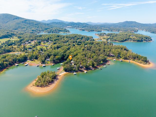 1370 Heathers Cove Circle, Hiawassee, GA 30546