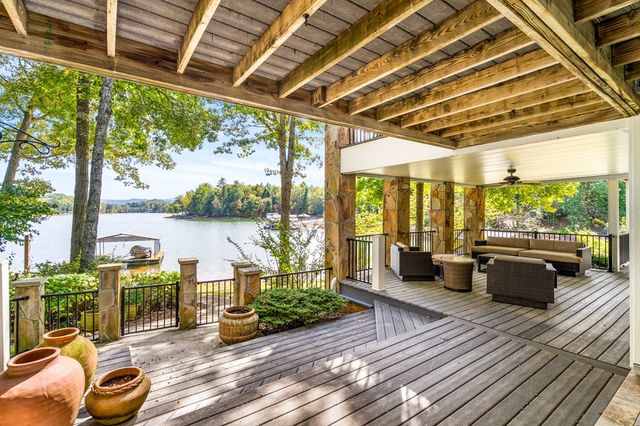 1370 Heathers Cove Circle, Hiawassee, GA 30546
