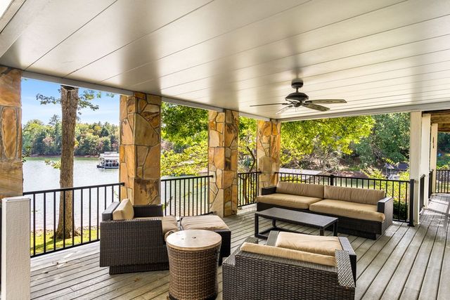 1370 Heathers Cove Circle, Hiawassee, GA 30546
