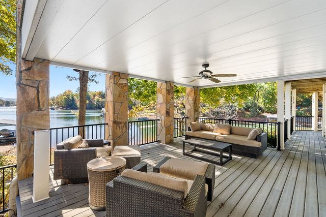 1370 Heathers Cove Circle, Hiawassee, GA 30546