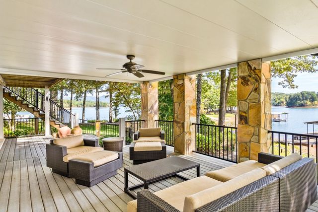 1370 Heathers Cove Circle, Hiawassee, GA 30546