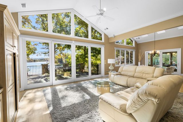 1370 Heathers Cove Circle, Hiawassee, GA 30546
