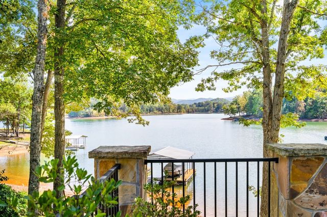 1370 Heathers Cove Circle, Hiawassee, GA 30546