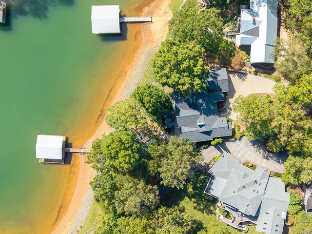 1370 Heathers Cove Circle, Hiawassee, GA 30546