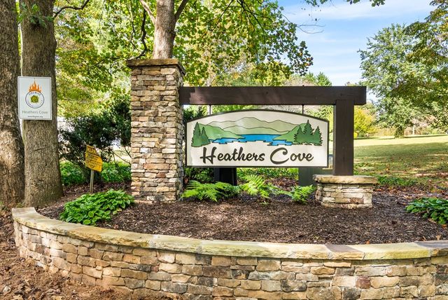 1370 Heathers Cove Circle, Hiawassee, GA 30546