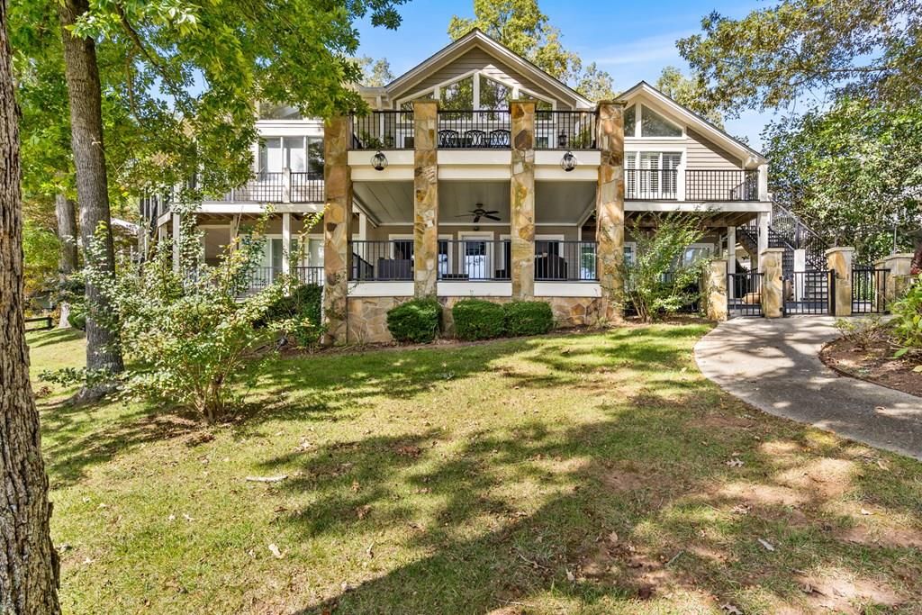 1370 Heathers Cove Circle, Hiawassee, GA 30546