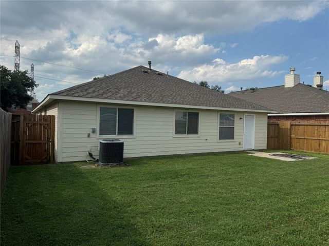 9019 N Ferndale Place Drive, Houston, TX 77064