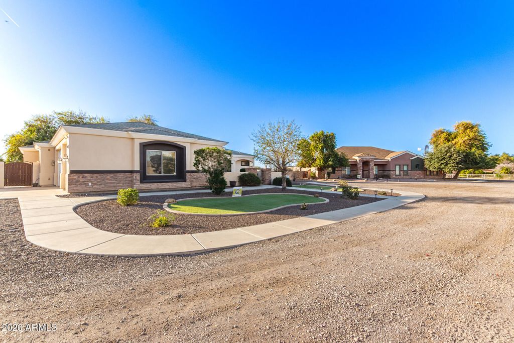 Image 6 of property listing at 25624 S 185TH Place, Queen Creek, AZ 85142