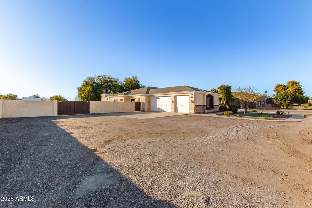 Image 7 of property listing at 25624 S 185TH Place, Queen Creek, AZ 85142