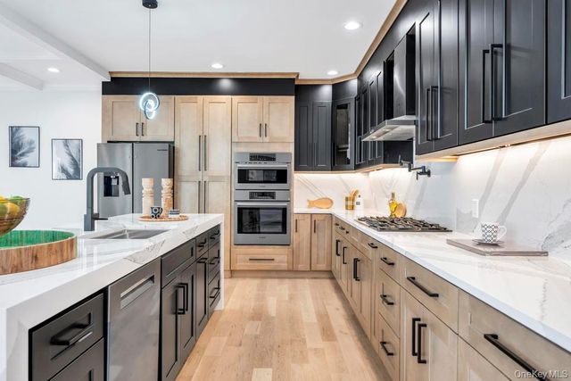 61 Stephen Drive, Plainview, NY 11803