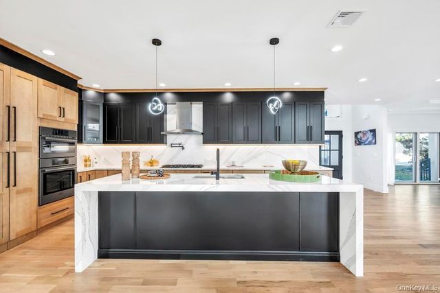 61 Stephen Drive, Plainview, NY 11803