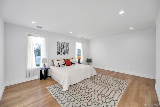 61 Stephen Drive, Plainview, NY 11803