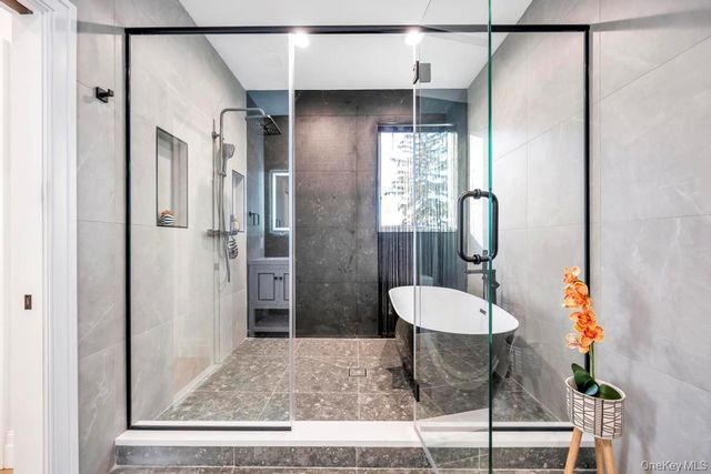 61 Stephen Drive, Plainview, NY 11803