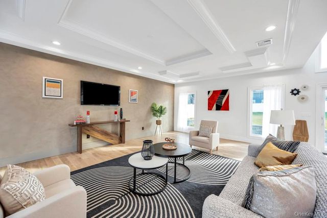 61 Stephen Drive, Plainview, NY 11803