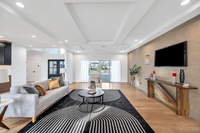 61 Stephen Drive, Plainview, NY 11803