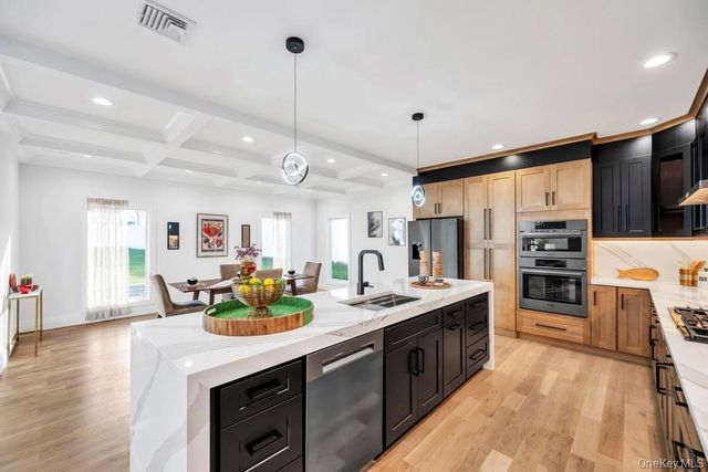 61 Stephen Drive, Plainview, NY 11803