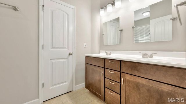 3908 Mcdonald Avenue 1F, St Louis, MO 63116