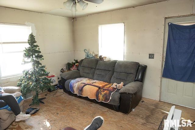 140 Tanner Street, Louisville, IL 62858