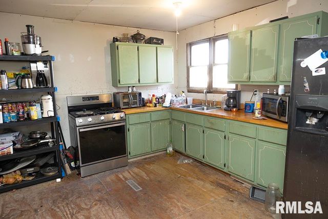 140 Tanner Street, Louisville, IL 62858