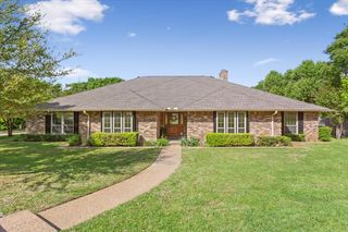 10010 Lost Oak Ridge Drive, Woodway, TX 76712