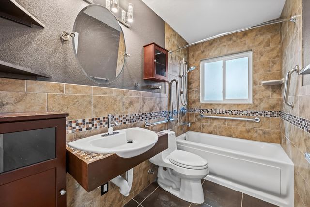 6981 SW 1ST Court, Margate, FL 33068