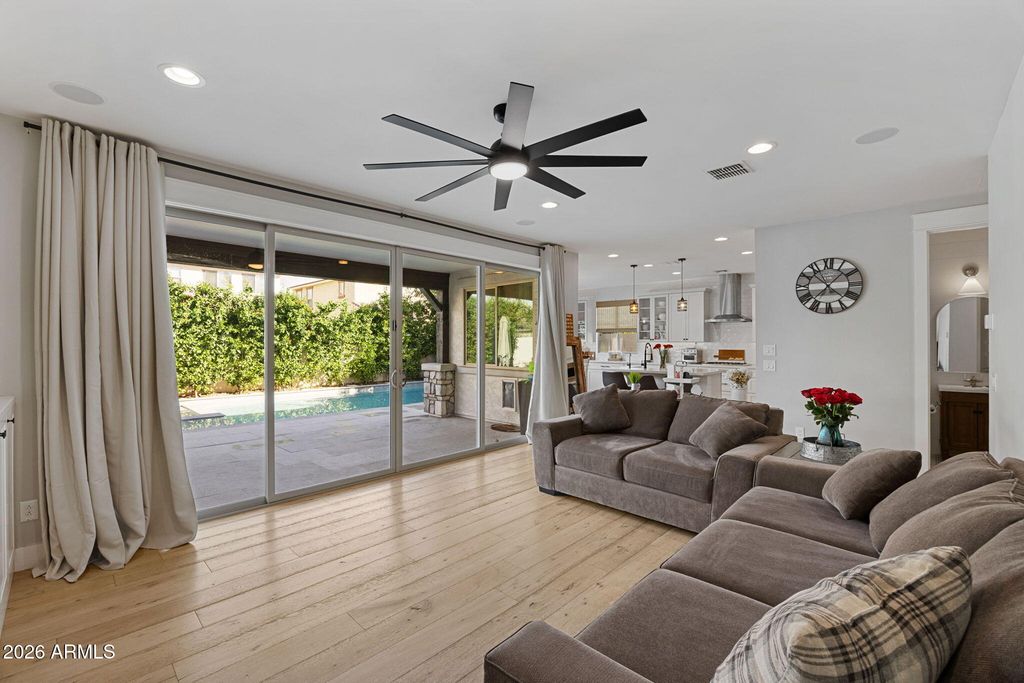 Image 11 of property listing at 4346 E PALO VERDE Street, Gilbert, AZ 85296