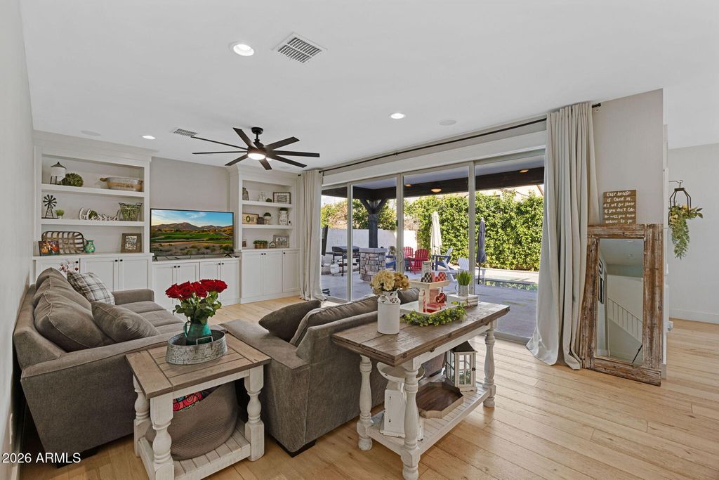 Image 13 of property listing at 4346 E PALO VERDE Street, Gilbert, AZ 85296