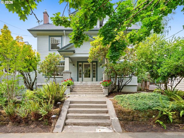 537 Ne ROYAL Ct, Portland, OR 97232