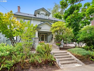 537 Ne ROYAL Ct, Portland, OR 97232