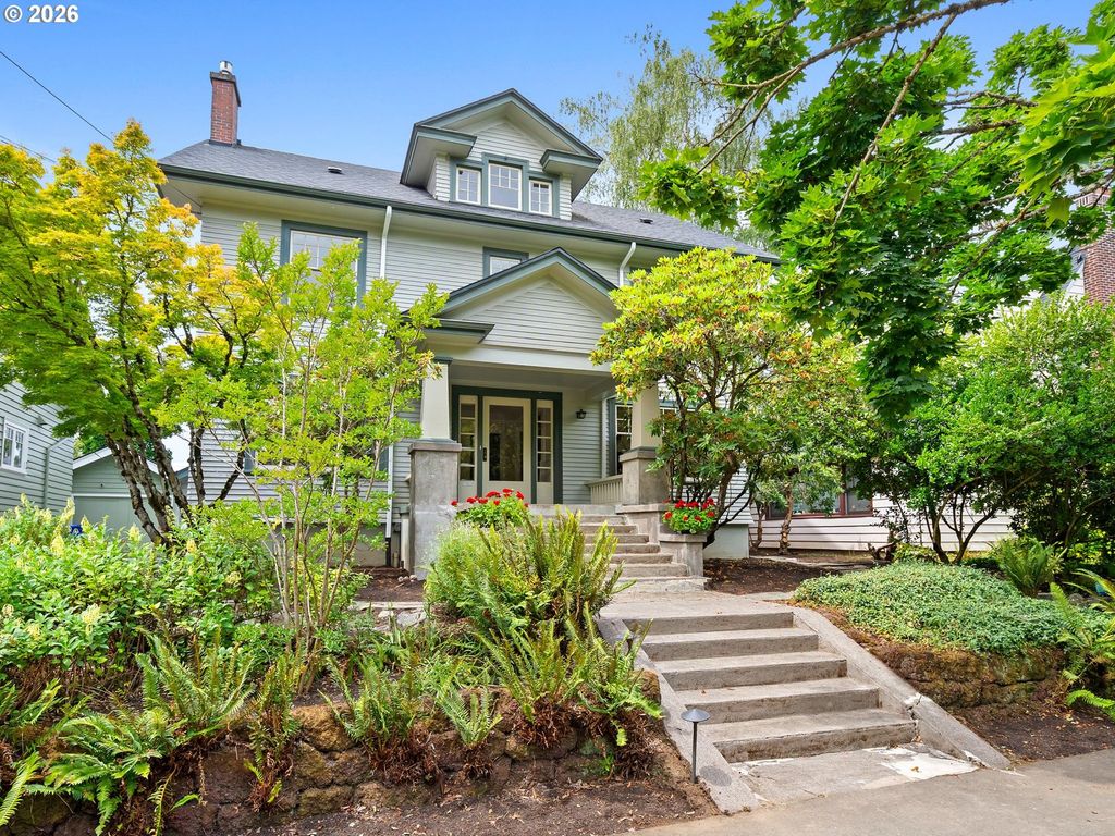 537 Ne ROYAL Ct, Portland, OR 97232