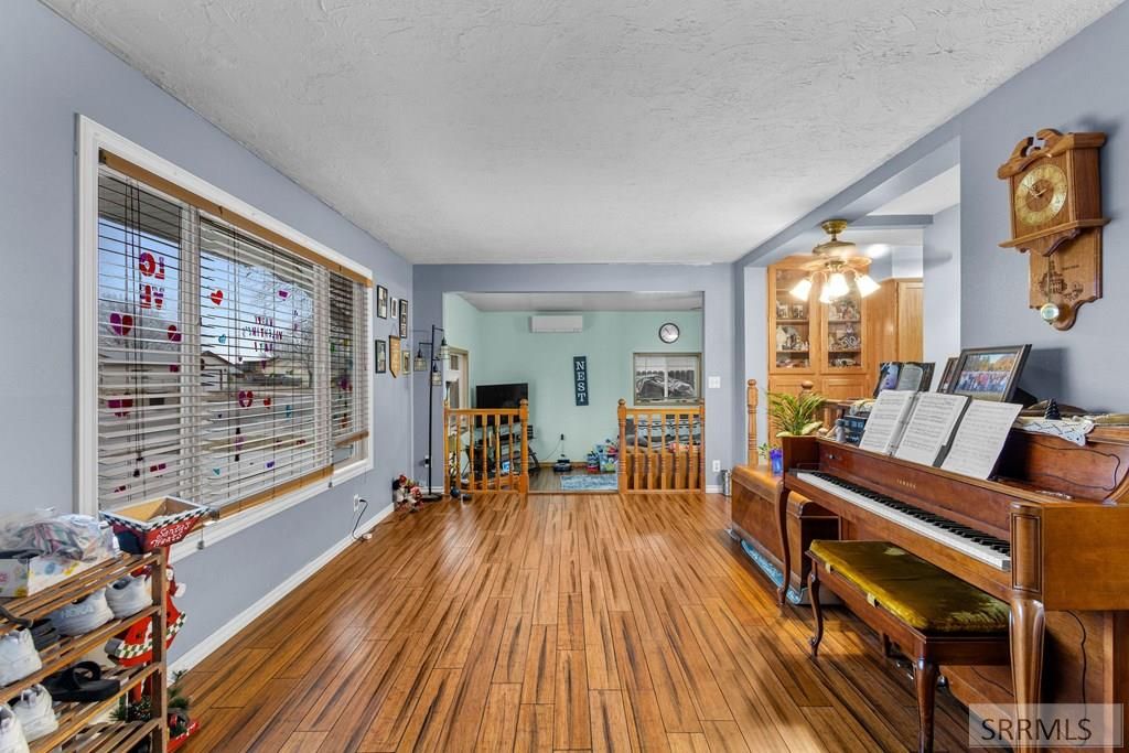 Image 4 of property listing at 230 Meadowlark Drive, Shelley, ID 83274