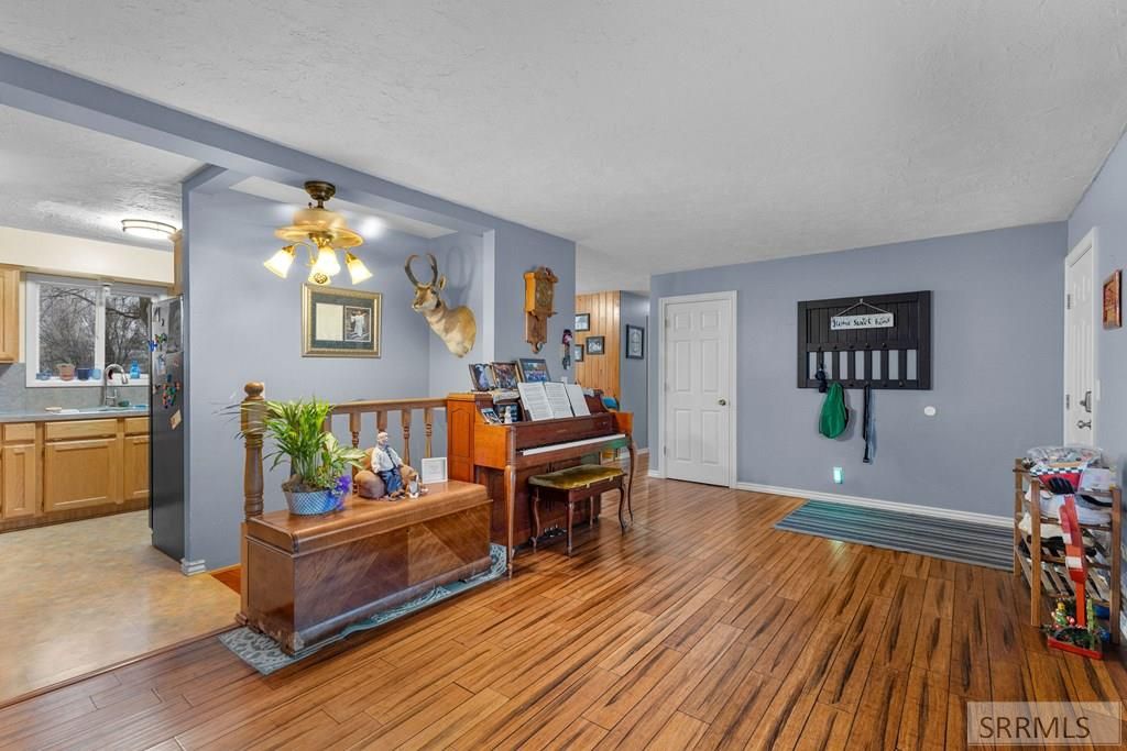 Image 6 of property listing at 230 Meadowlark Drive, Shelley, ID 83274