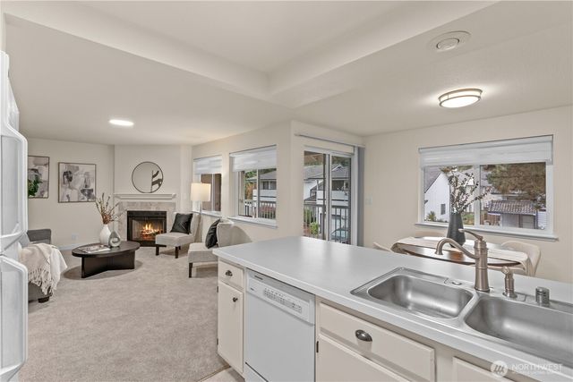 4231 NE 5th Street #A201, Renton, WA 98059