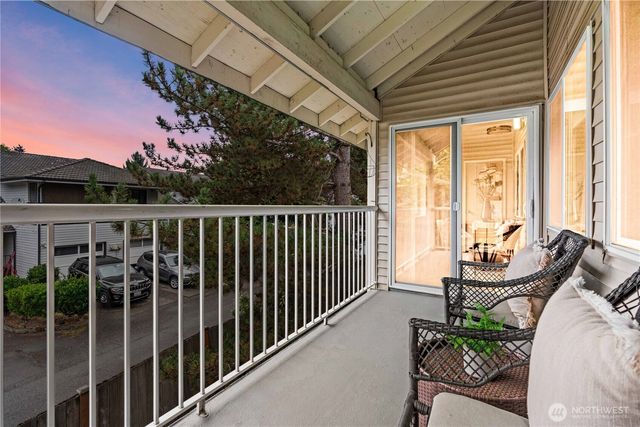 4231 NE 5th Street #A201, Renton, WA 98059