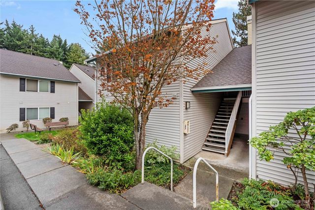 4231 NE 5th Street #A201, Renton, WA 98059