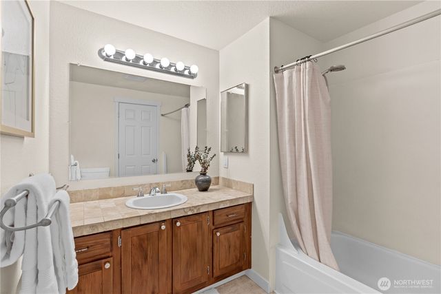 4231 NE 5th Street #A201, Renton, WA 98059