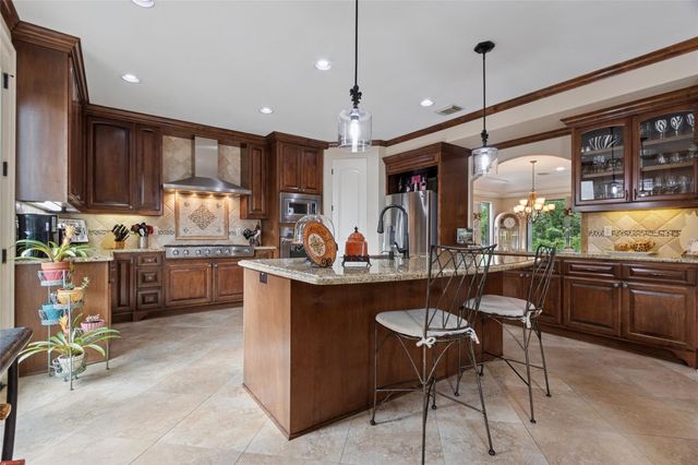 5520 Mcculloch Circle, Houston, TX 77056