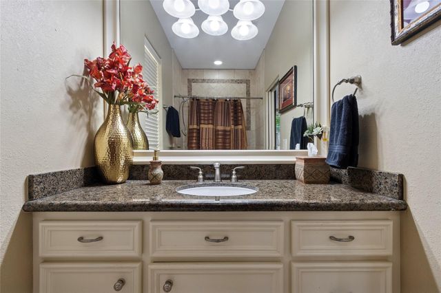 5520 Mcculloch Circle, Houston, TX 77056