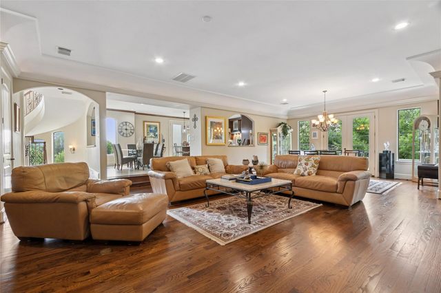 5520 Mcculloch Circle, Houston, TX 77056