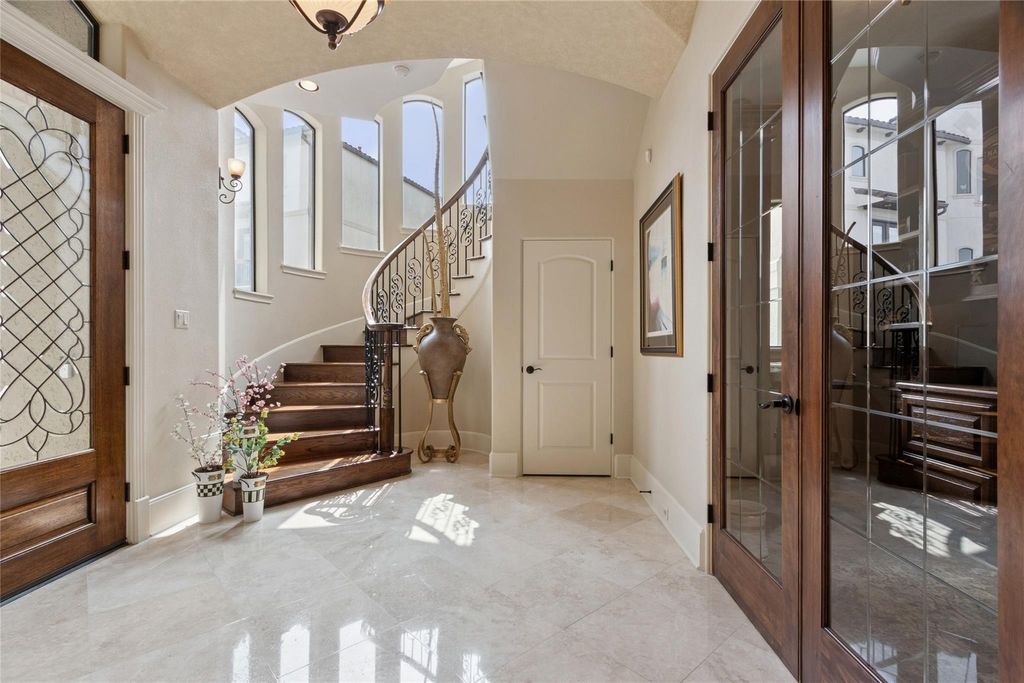 5520 Mcculloch Circle, Houston, TX 77056