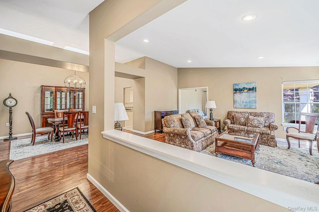 20 Wainscott Court, Ridge, NY 11961