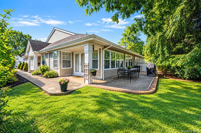 20 Wainscott Court, Ridge, NY 11961