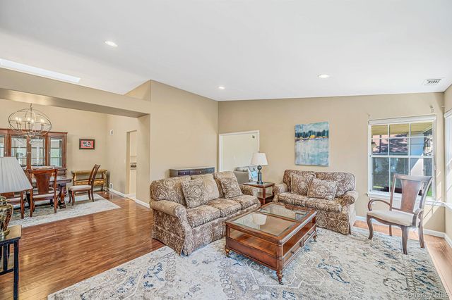 20 Wainscott Court, Ridge, NY 11961