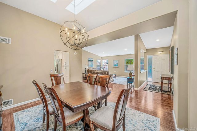 20 Wainscott Court, Ridge, NY 11961