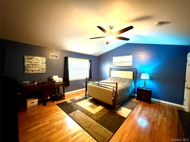 142 Pinebrook Drive, Hyde Park, NY 12538