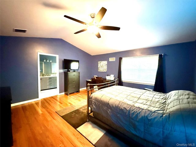 142 Pinebrook Drive, Hyde Park, NY 12538